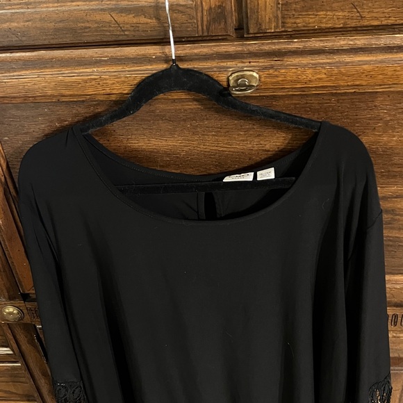 CATO Elegant Black Fringe Blouse - Picture 3 of 7